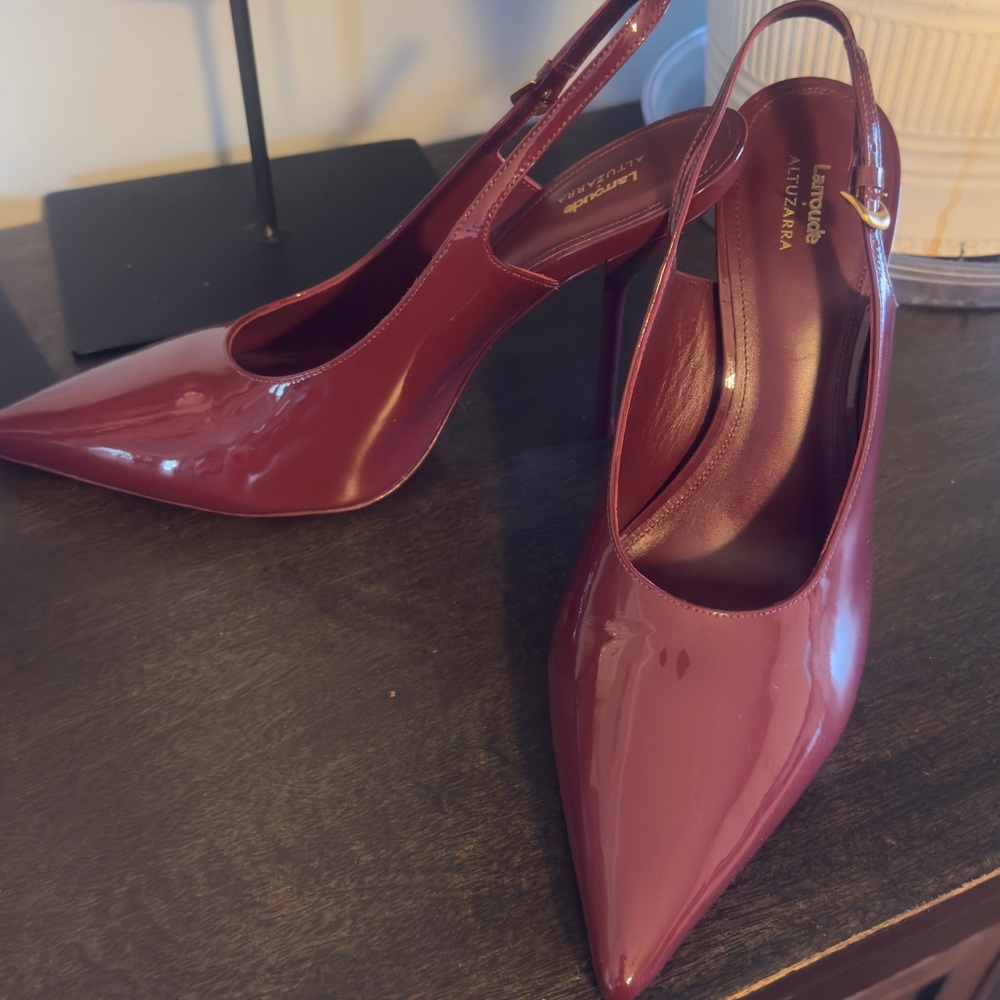 Aquazzura & Larroude Collaboration beautiful Sling back